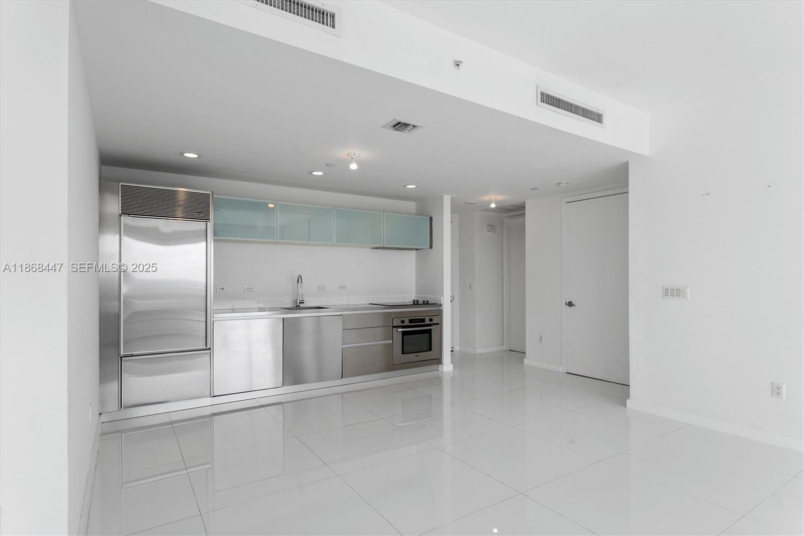 1040 Biscayne Boulevard 3106 — photo 12
