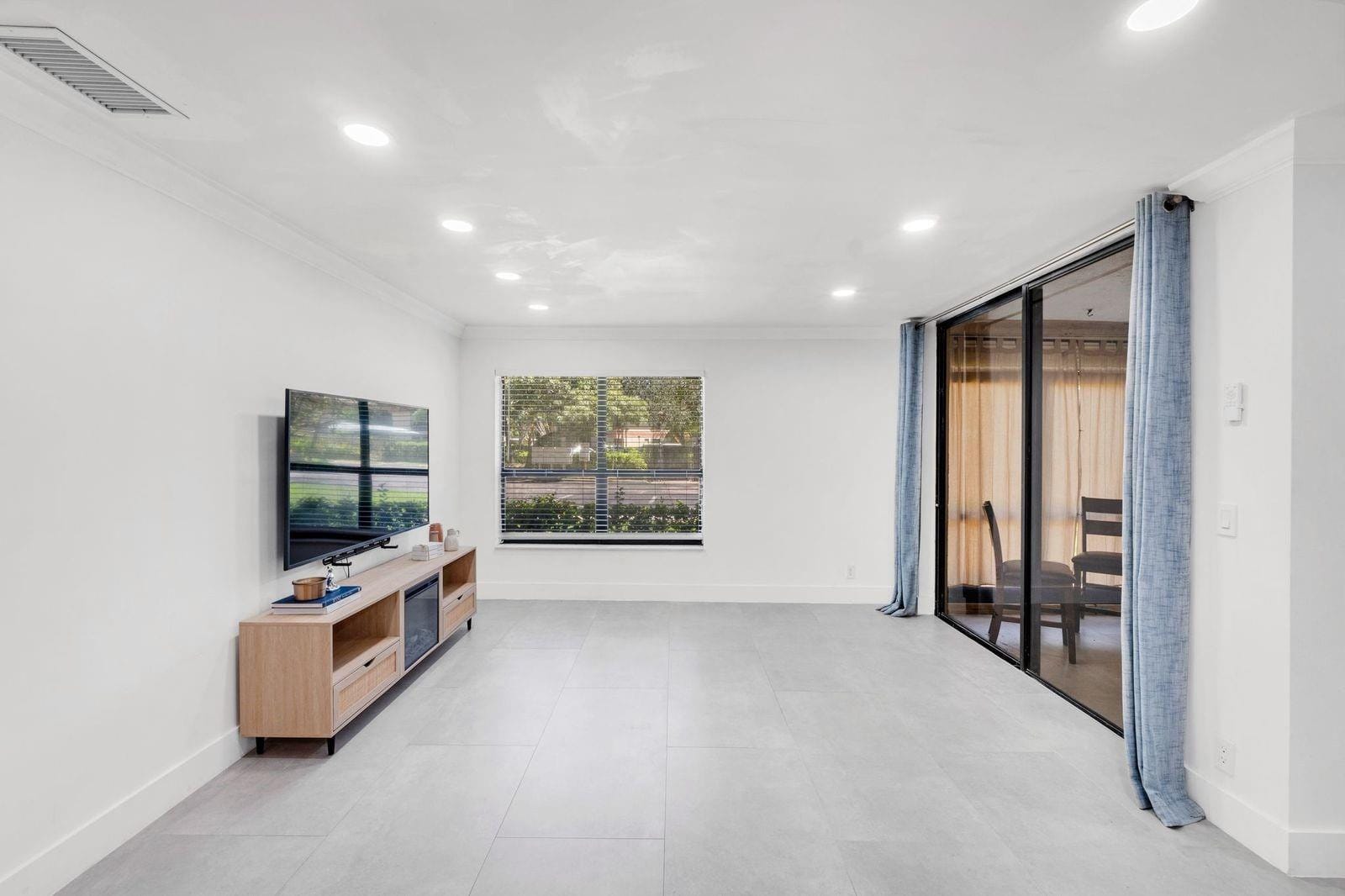 4125 S Carambola Circle 2126 — photo 8