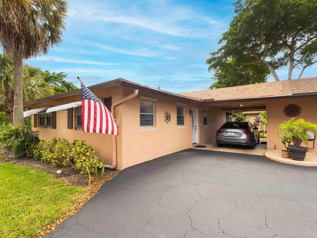 725 Whippoorwill Lane, Delray Beach, FL 33445