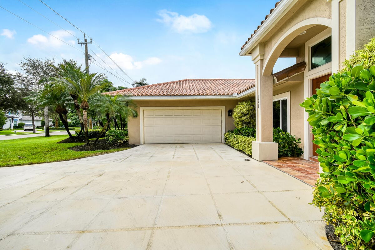 151 Country Club Drive, Tequesta, FL 33469 photo 2