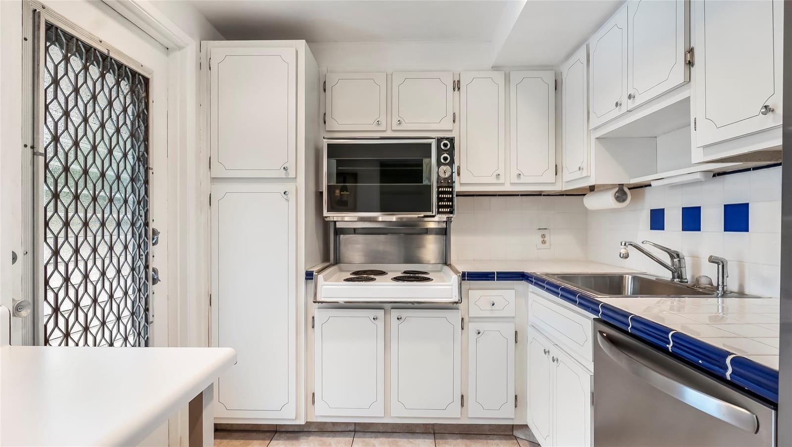 2950 N Palm Aire Drive 206 — photo 12