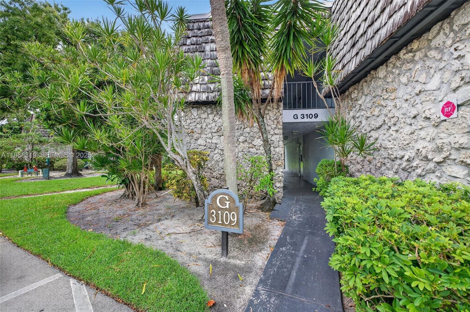 3109 Oakland Shores Drive 209, Oakland Park, FL 33309 photo 3