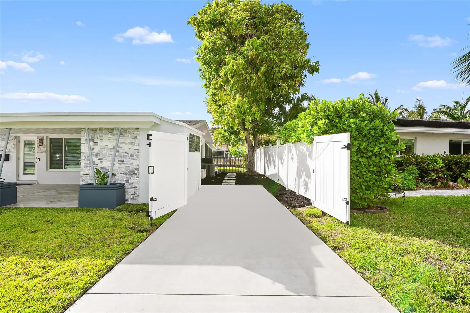 2817 NW 9th Terrace, Wilton Manors, FL 33311 photo 2