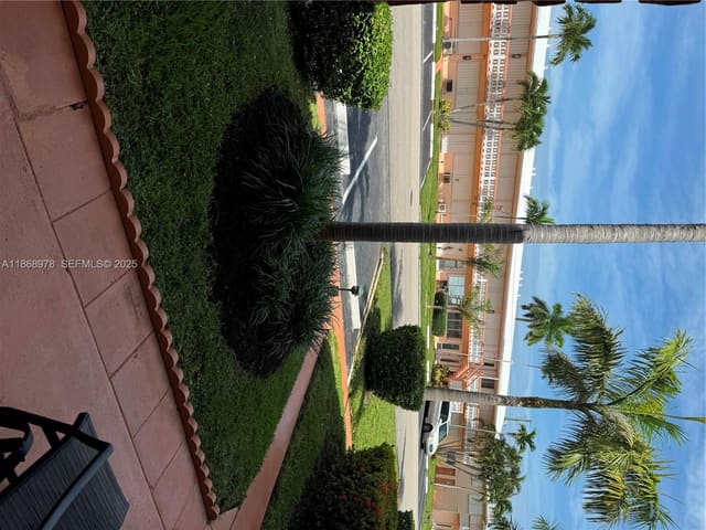 900 SW 11th Avenue 8C, sold in Rolen Lake Gardens Co-Op, Hallandale Beach, FL