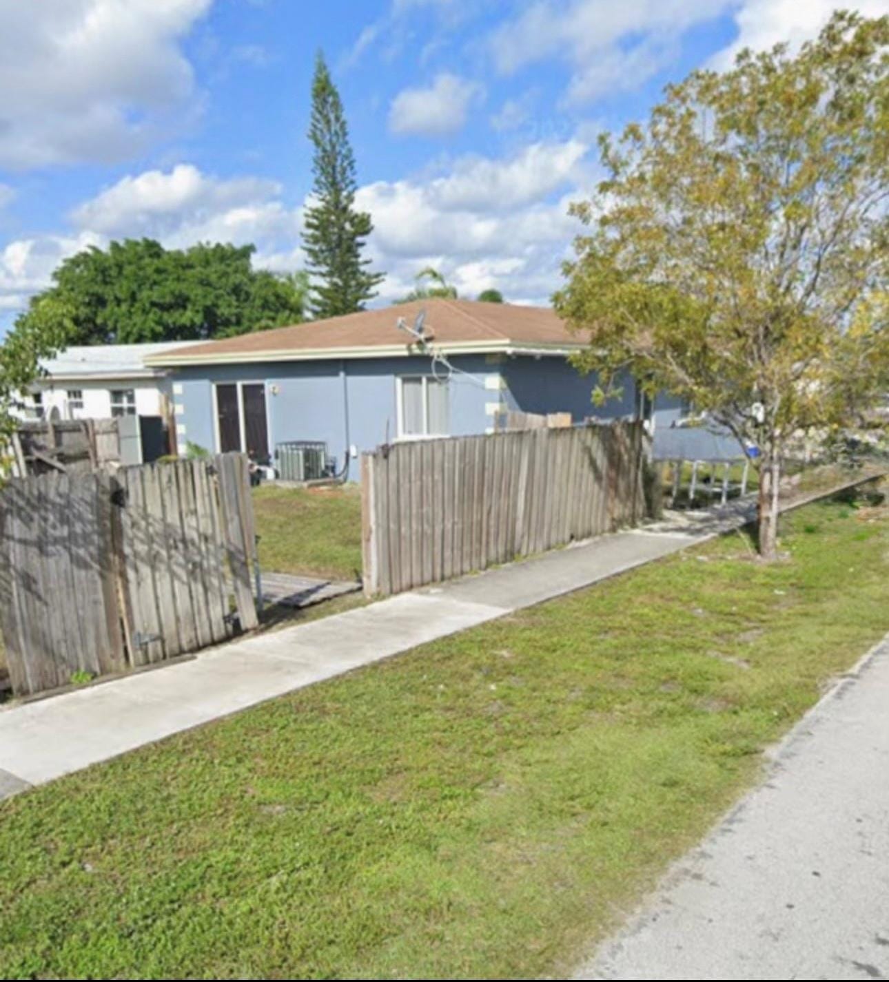601 NW 10th Street — photo 2