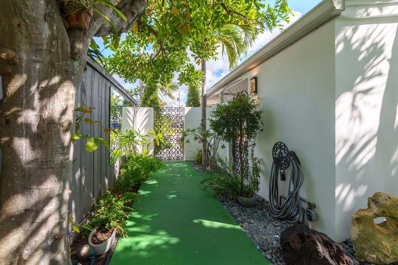 18 Middlesex Drive 18 — photo 11