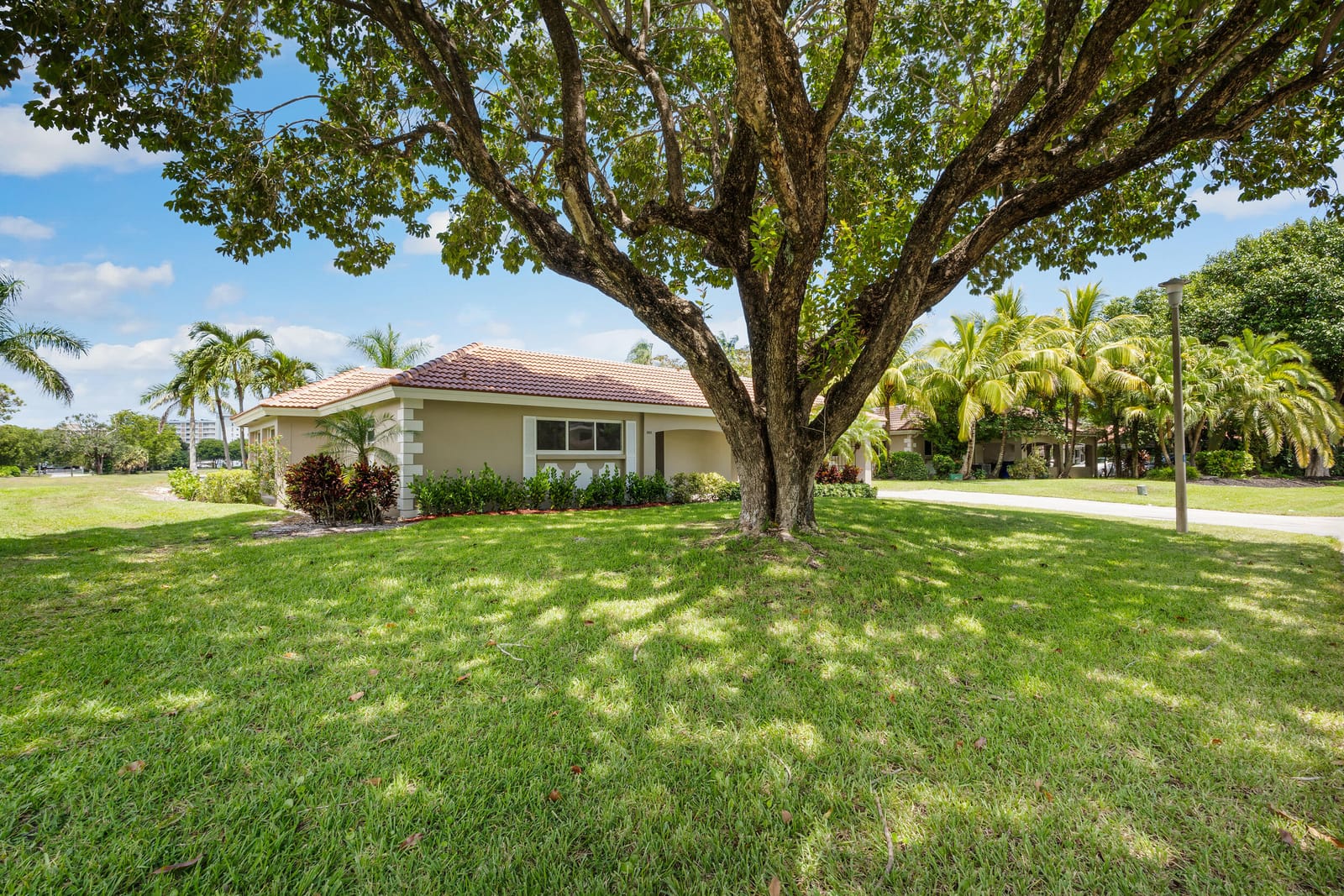 3011 N Palm Aire Drive — photo 2