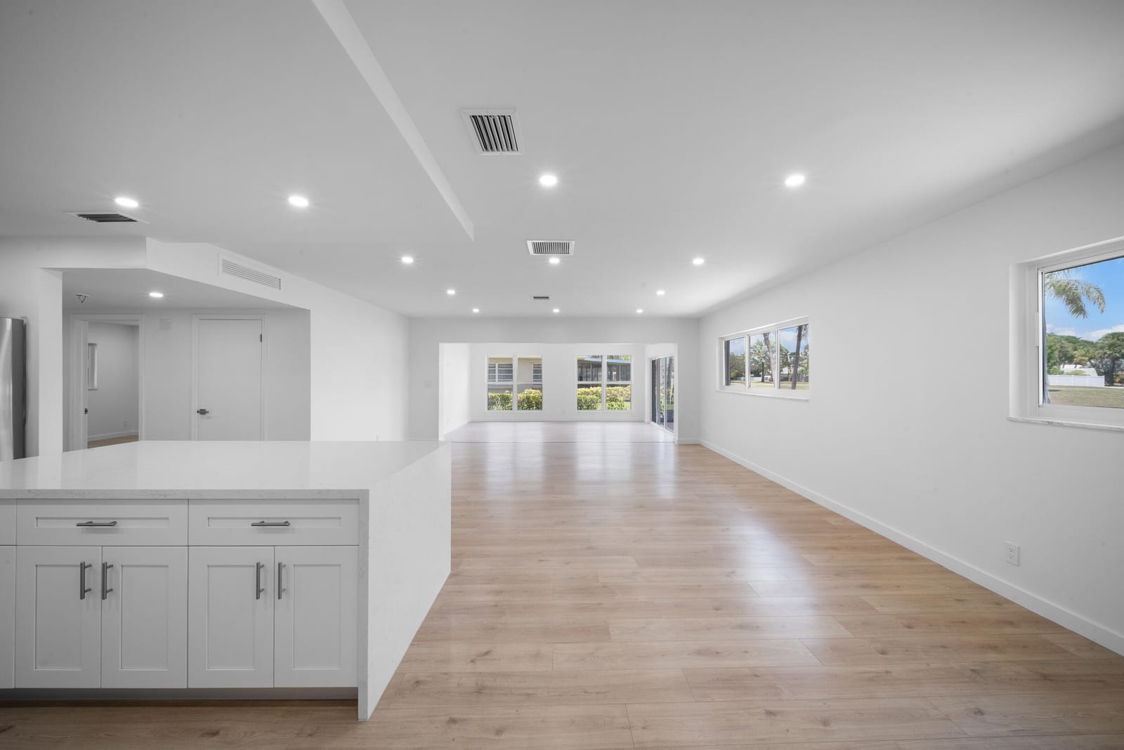 3011 N Palm Aire Drive — photo 12