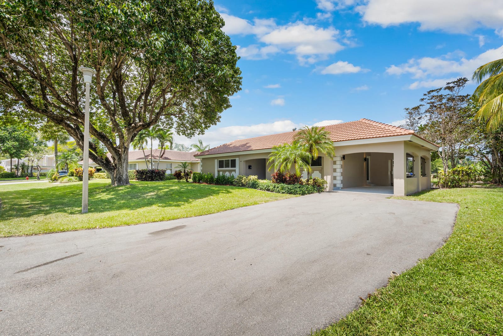 3011 N Palm Aire Drive — photo 3