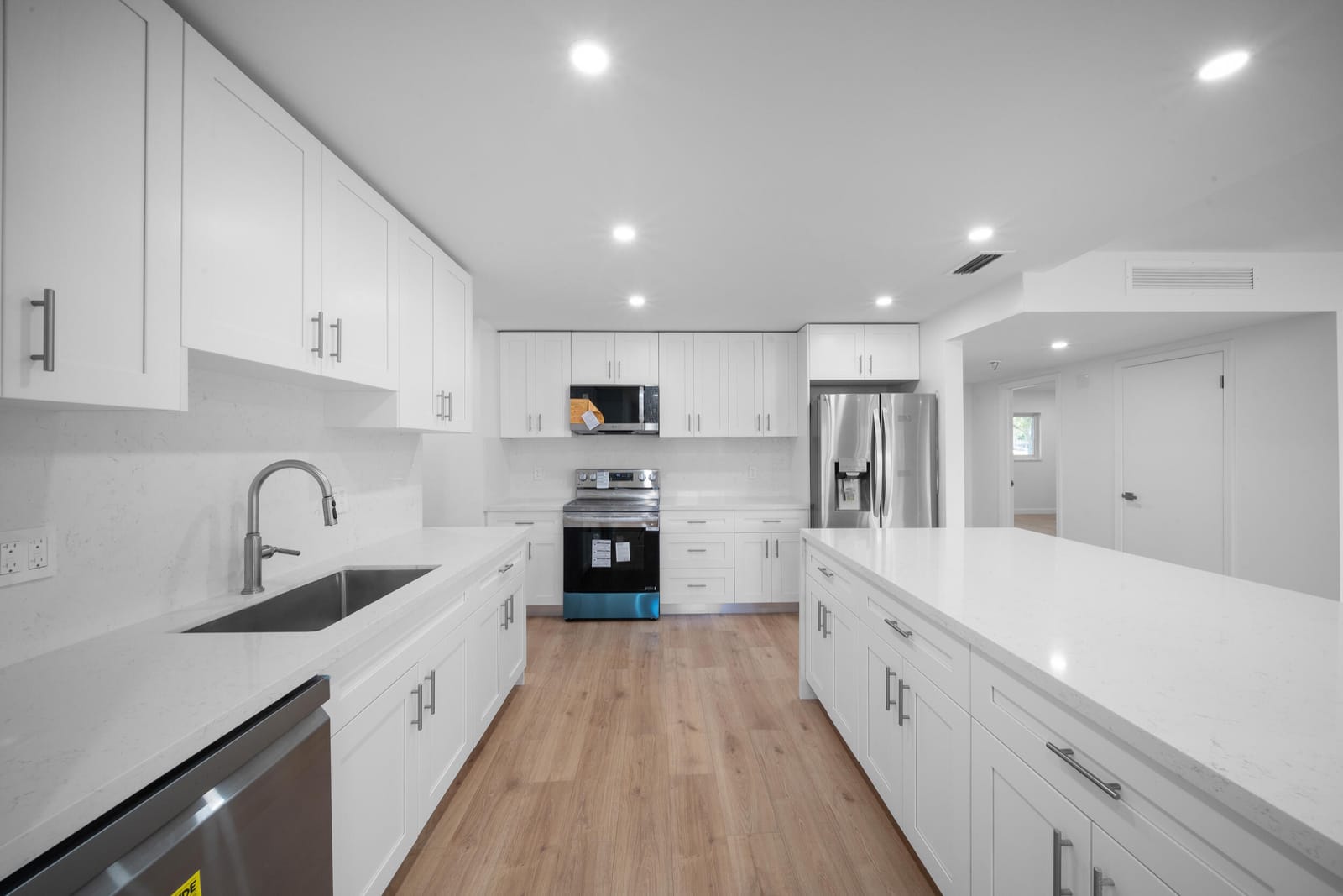 3011 N Palm Aire Drive — photo 8