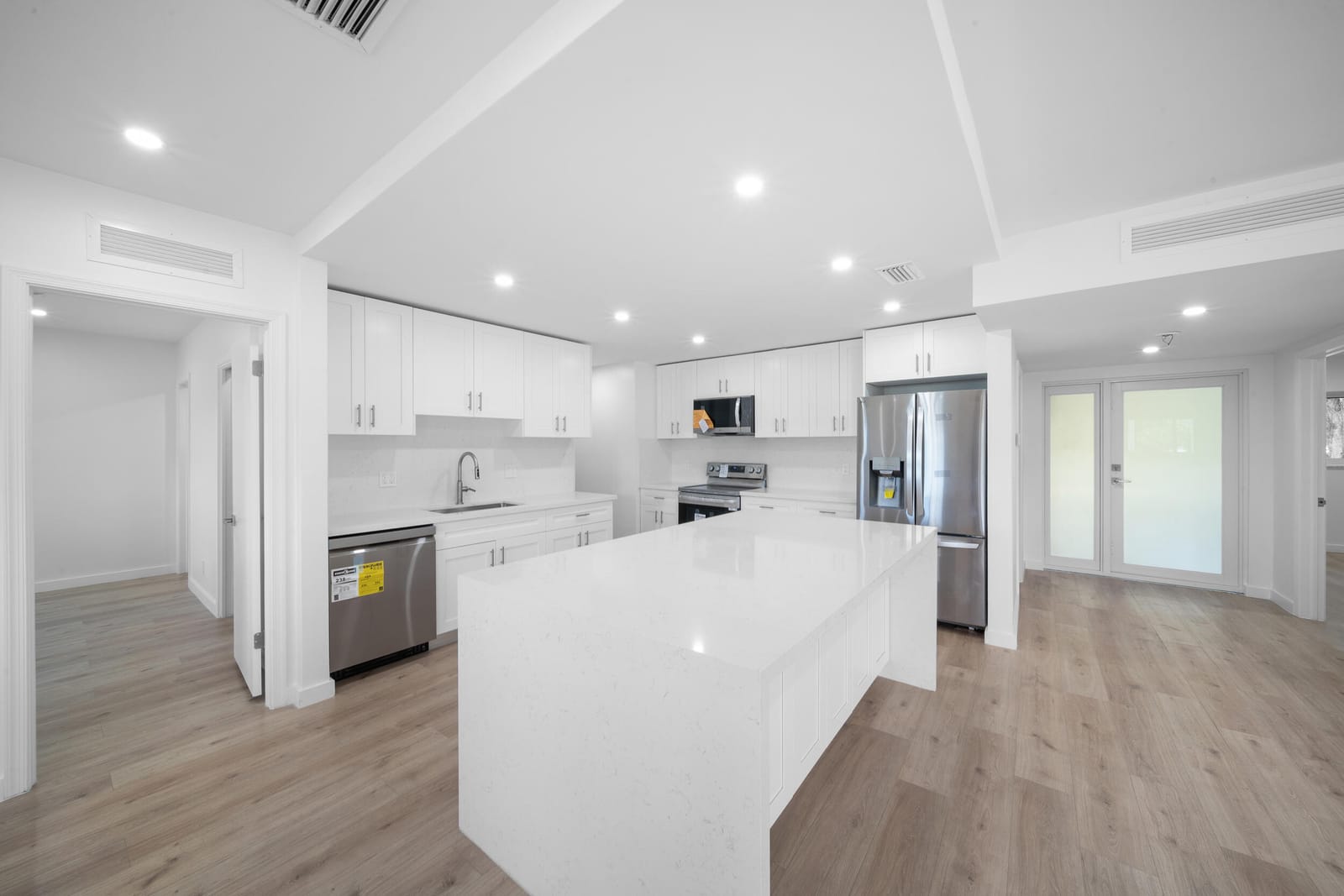 3011 N Palm Aire Drive — photo 10