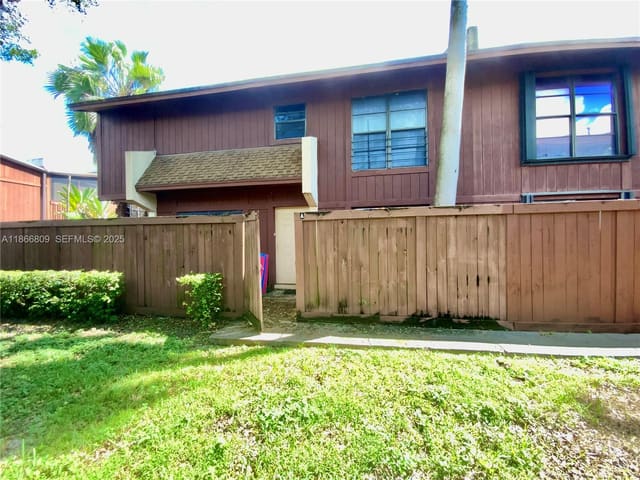 7024 SW 114th Place A-52, sold in Snapper Village Ph 2 Sec, Miami, FL