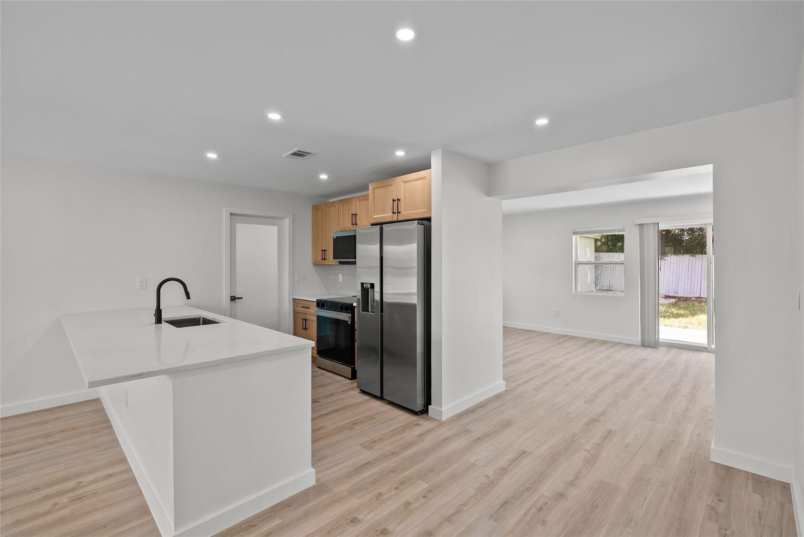 1556 W 31st Street — photo 11