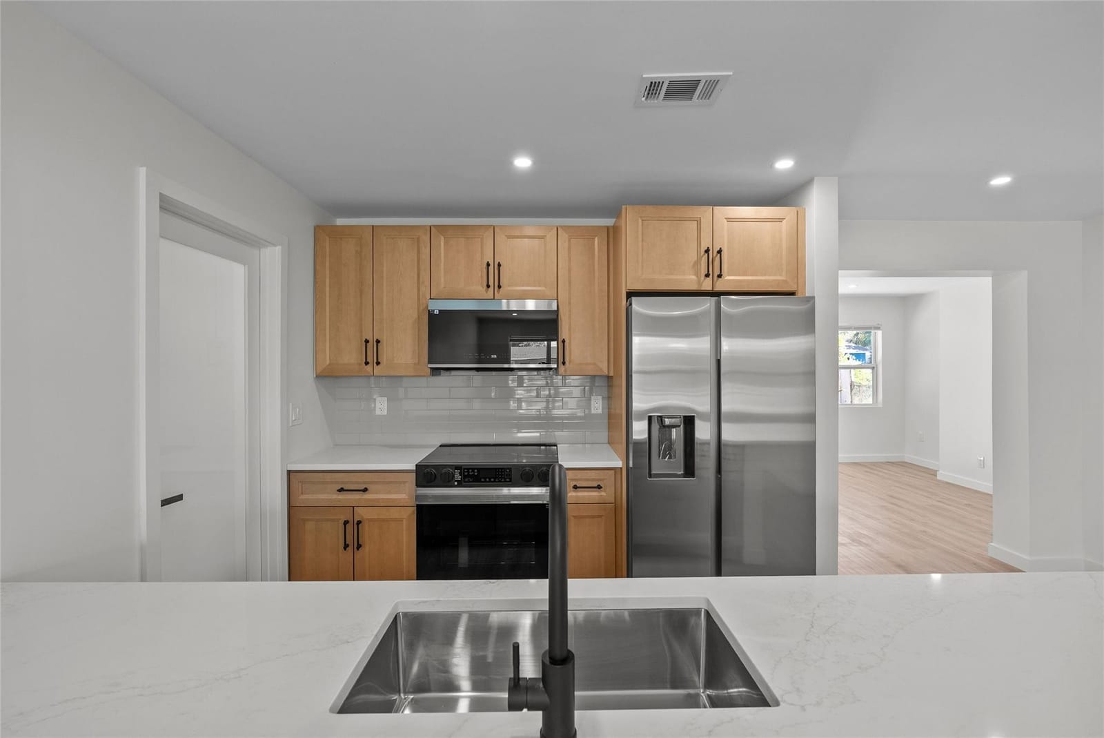1556 W 31st Street — photo 12