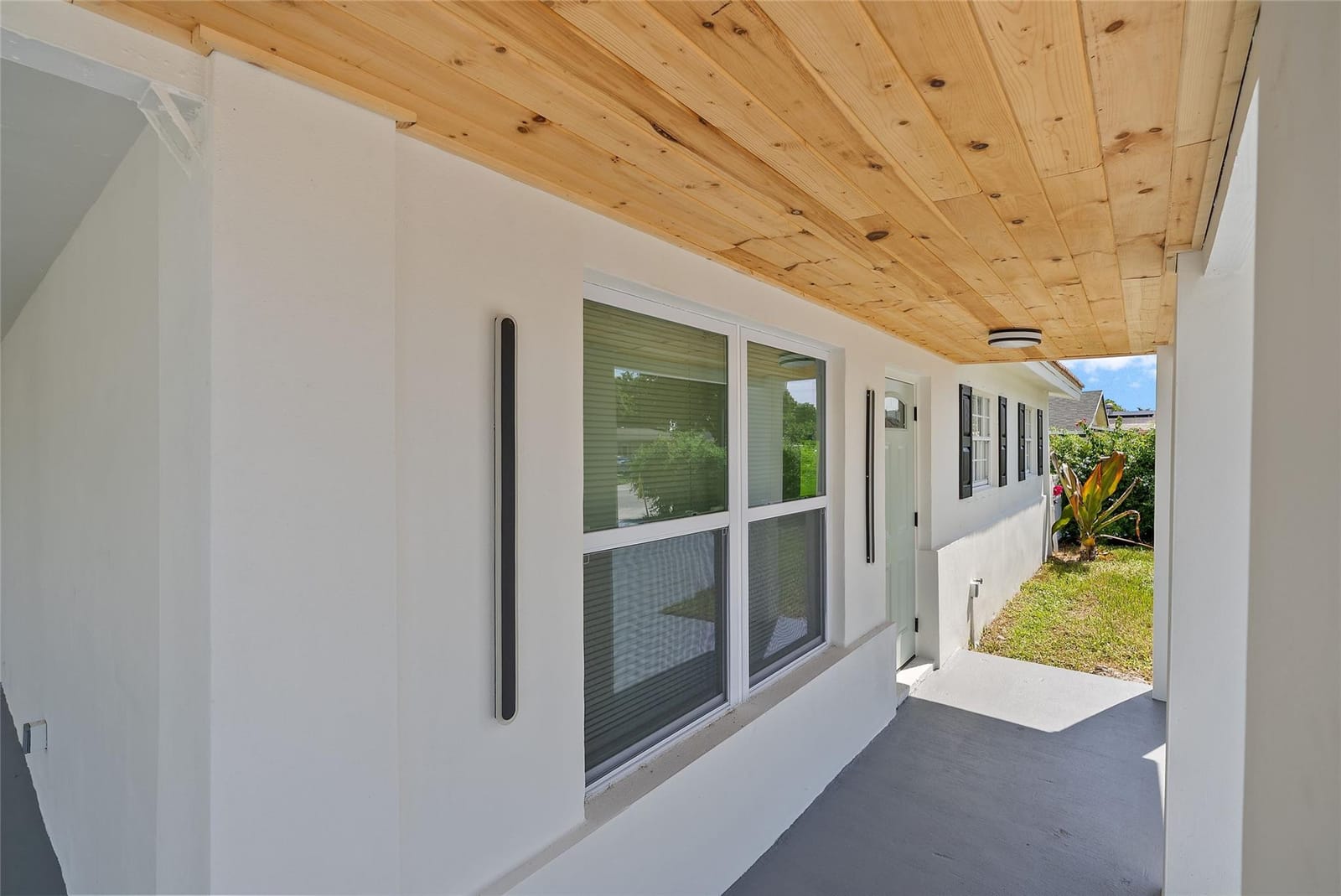 1556 W 31st Street — photo 3