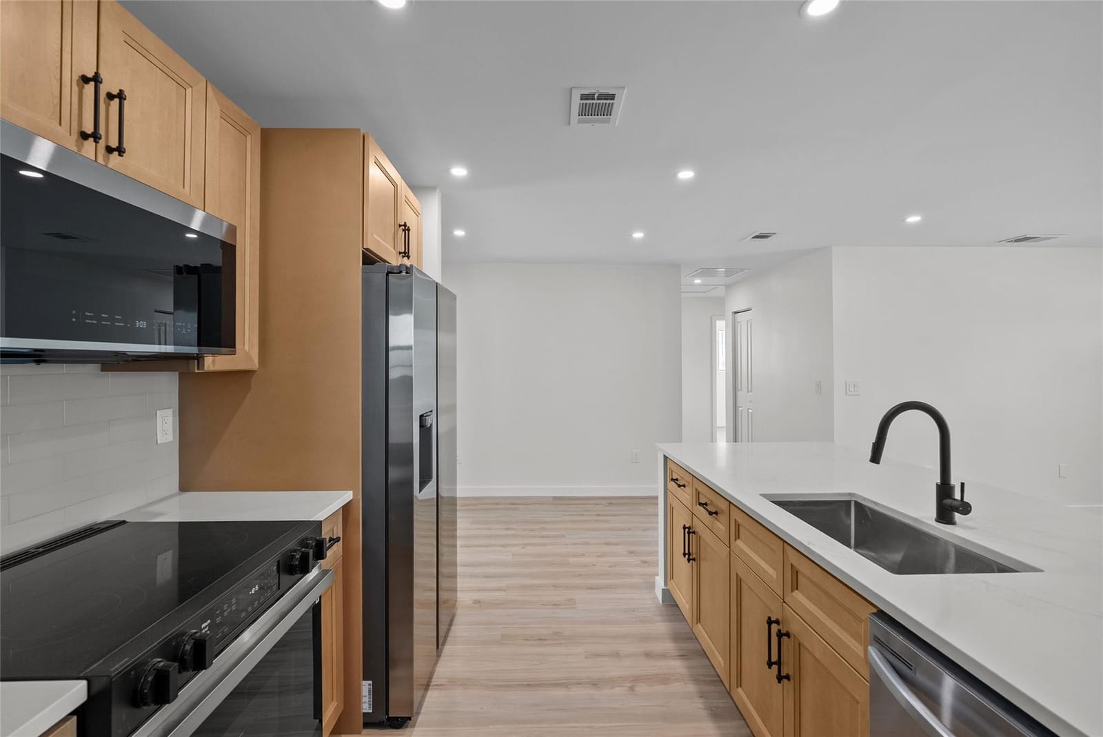 1556 W 31st Street — photo 6