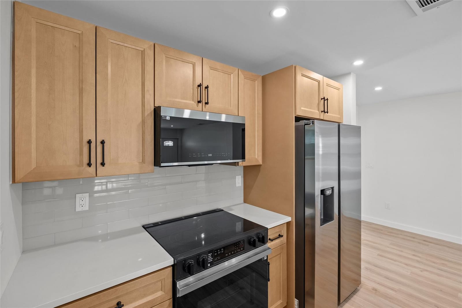 1556 W 31st Street — photo 9