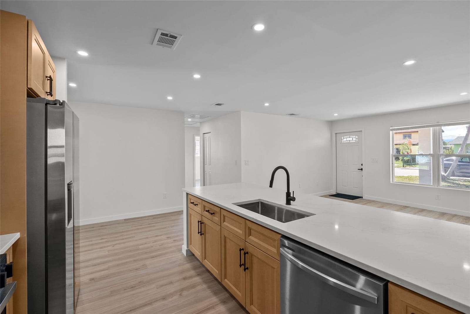 1556 W 31st Street — photo 10