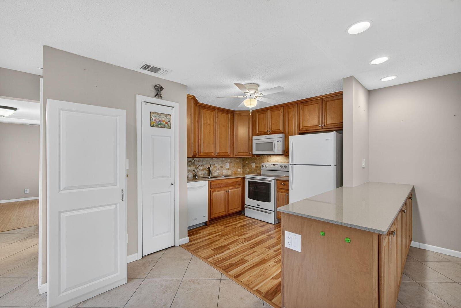 221 Coventry J — photo 12