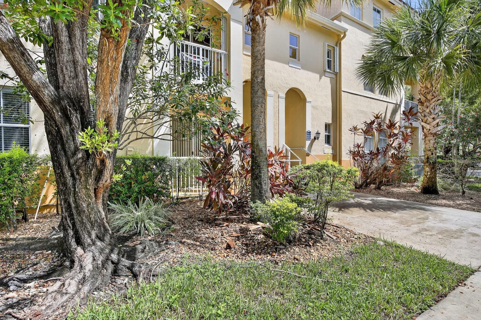 110 Jacaranda Country Club Drive 104, Plantation, FL 33324