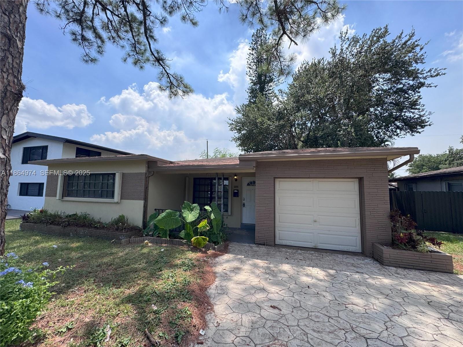 6844 SW 12th Street, Pembroke Pines, FL 33023