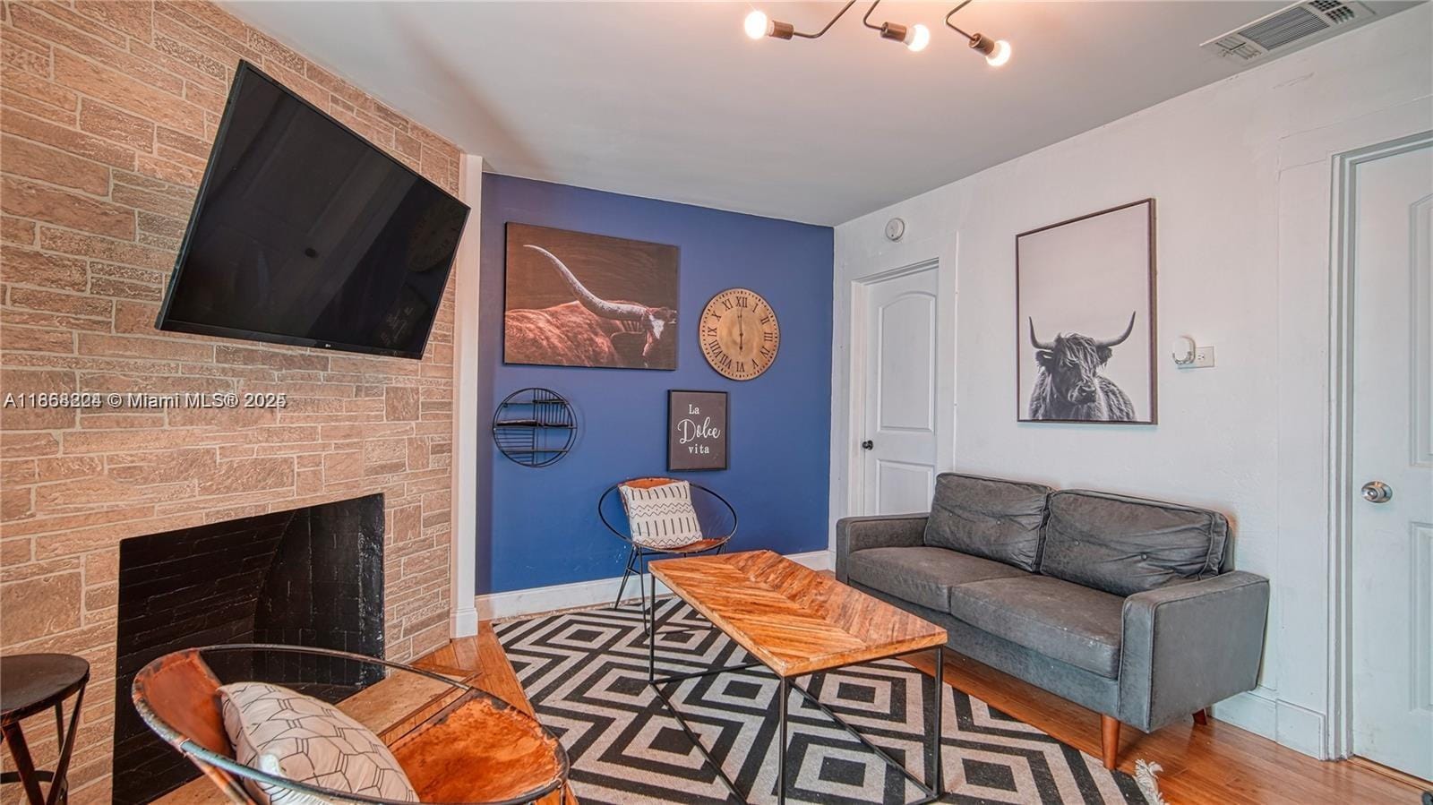 2614 Monroe Street — photo 2