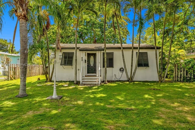 925 NW 4th Avenue, sold in Allamanda Park A, Homestead, FL