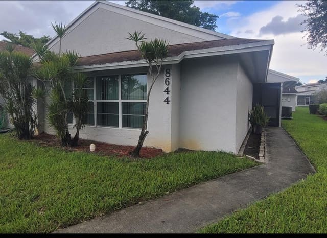 8644 Bridle Path Court 200, sold in Alpine Woods, Davie, FL