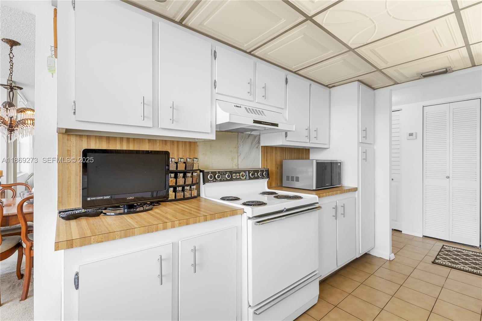 1000 Saint Charles Place 319 — photo 8