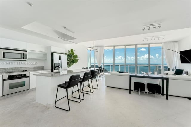 888 Biscayne Boulevard 5507/5607, Miami, FL 33132