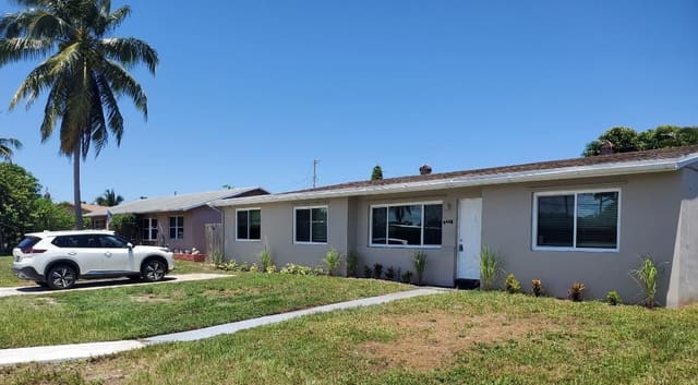 6448 N Lawrence Road, Lake Worth, FL 33462