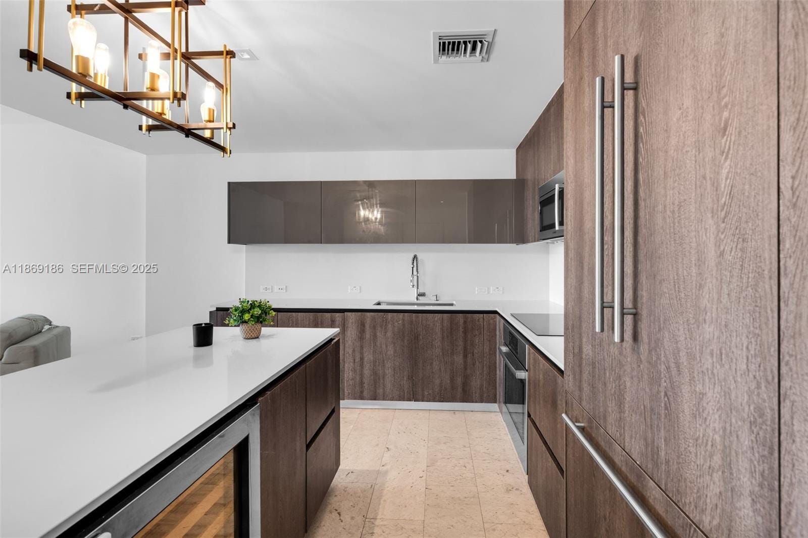 68 SE 6th Street 2410, Miami, FL 33131 photo 2