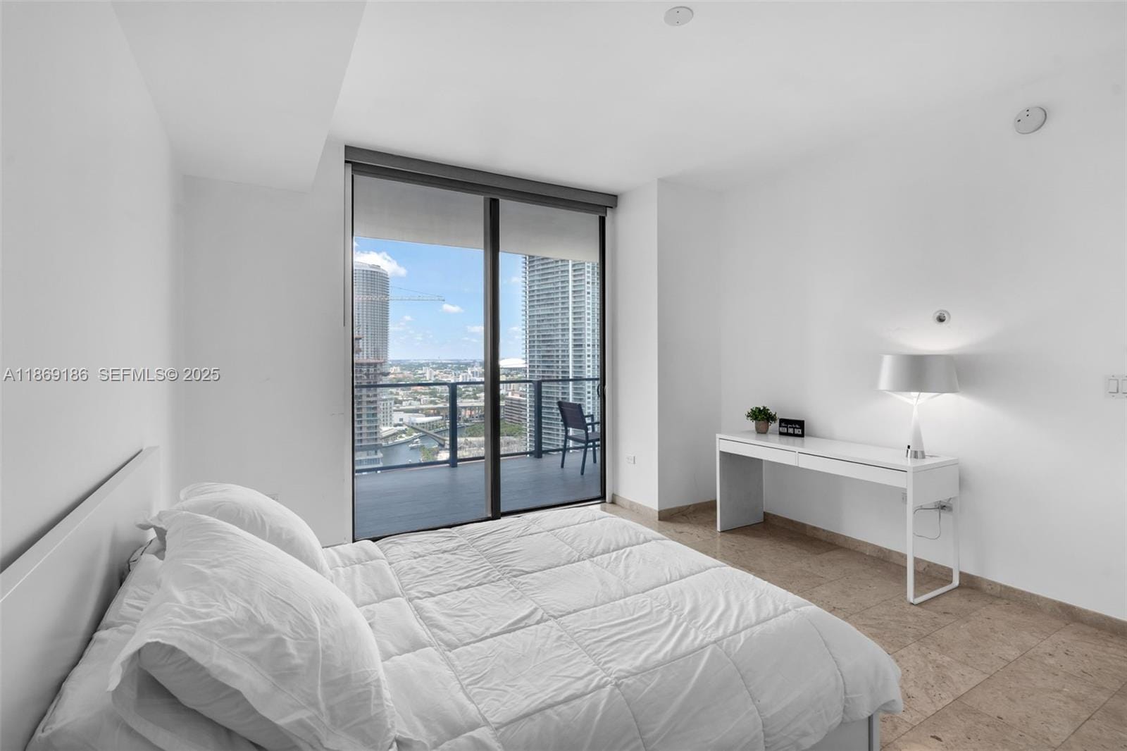 68 SE 6th Street 2410, Miami, FL 33131 photo 11