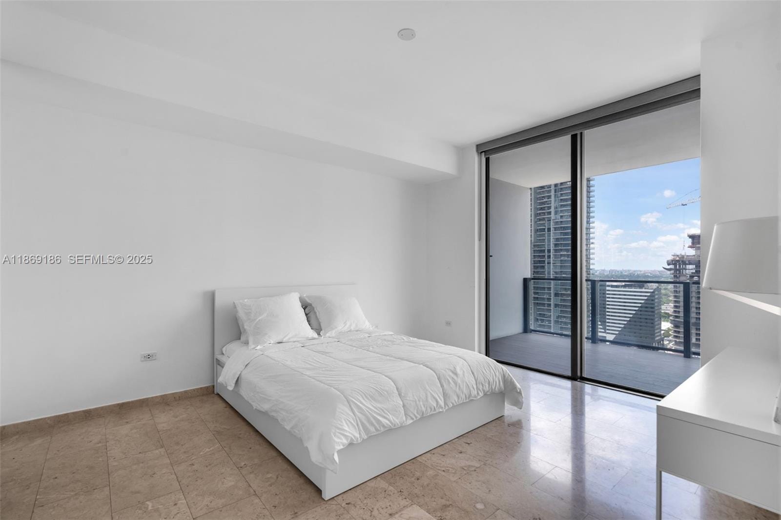 68 SE 6th Street 2410, Miami, FL 33131 photo 12