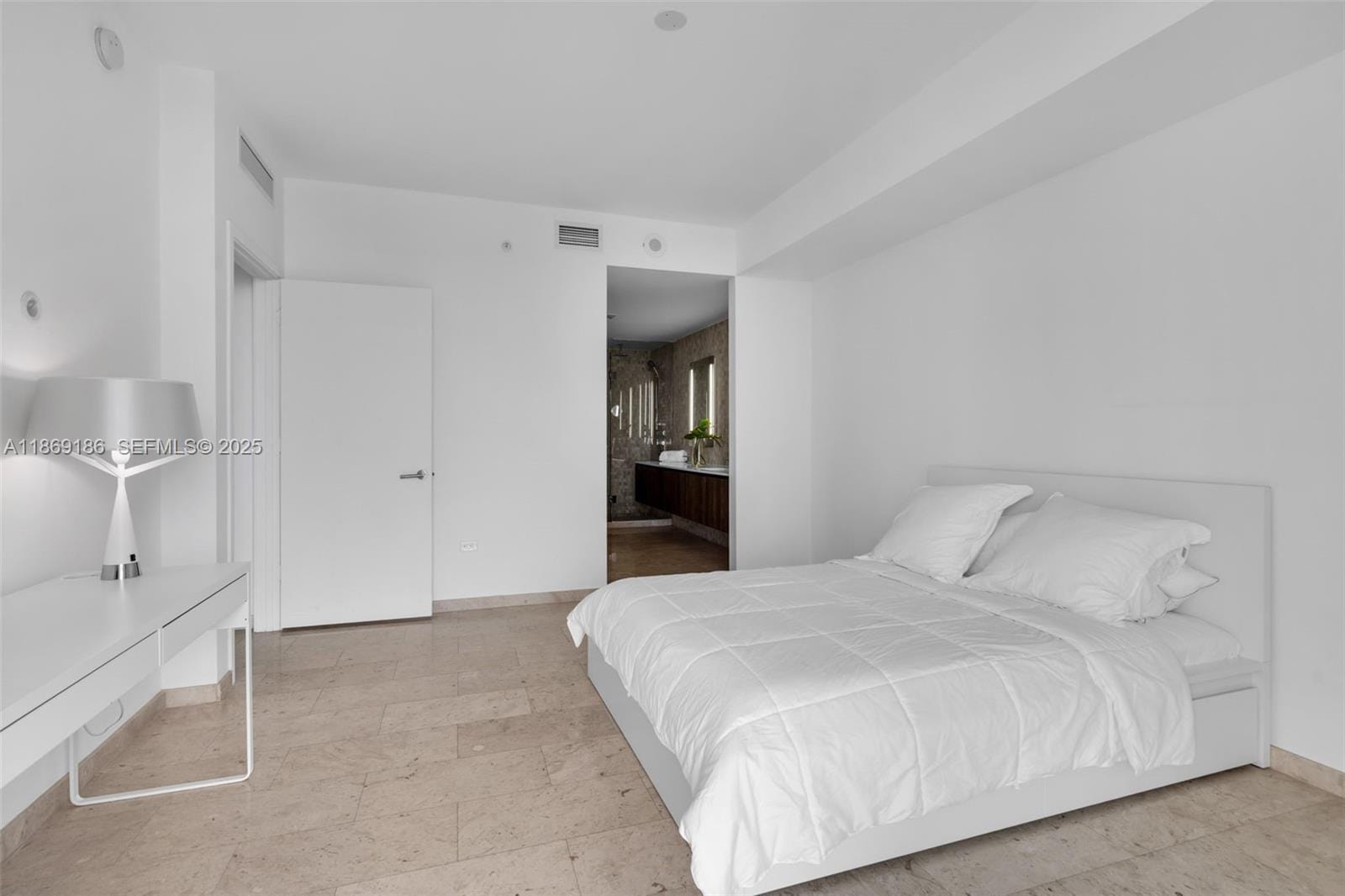 68 SE 6th Street 2410, Miami, FL 33131 photo 13