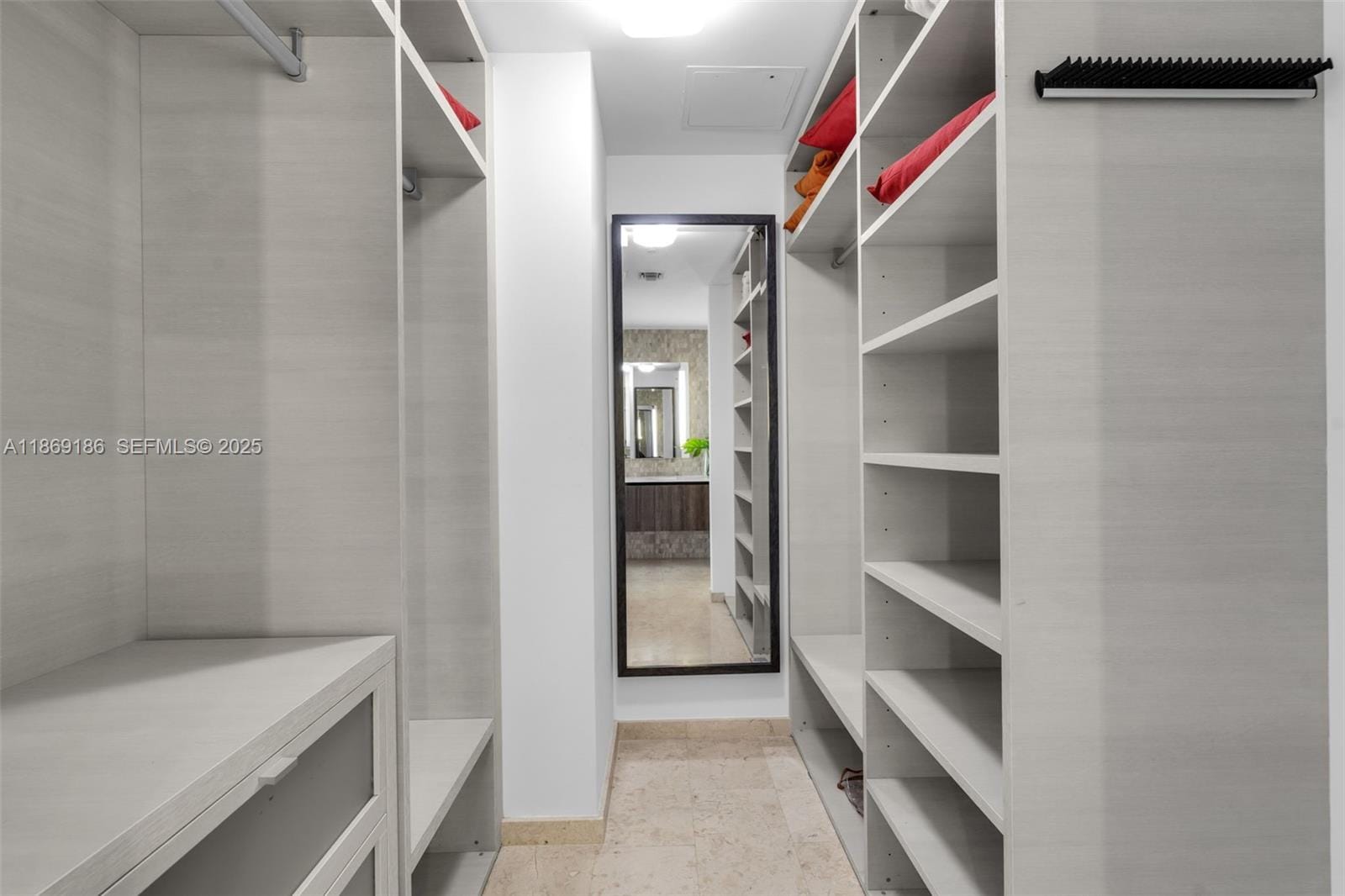 68 SE 6th Street 2410, Miami, FL 33131 photo 14
