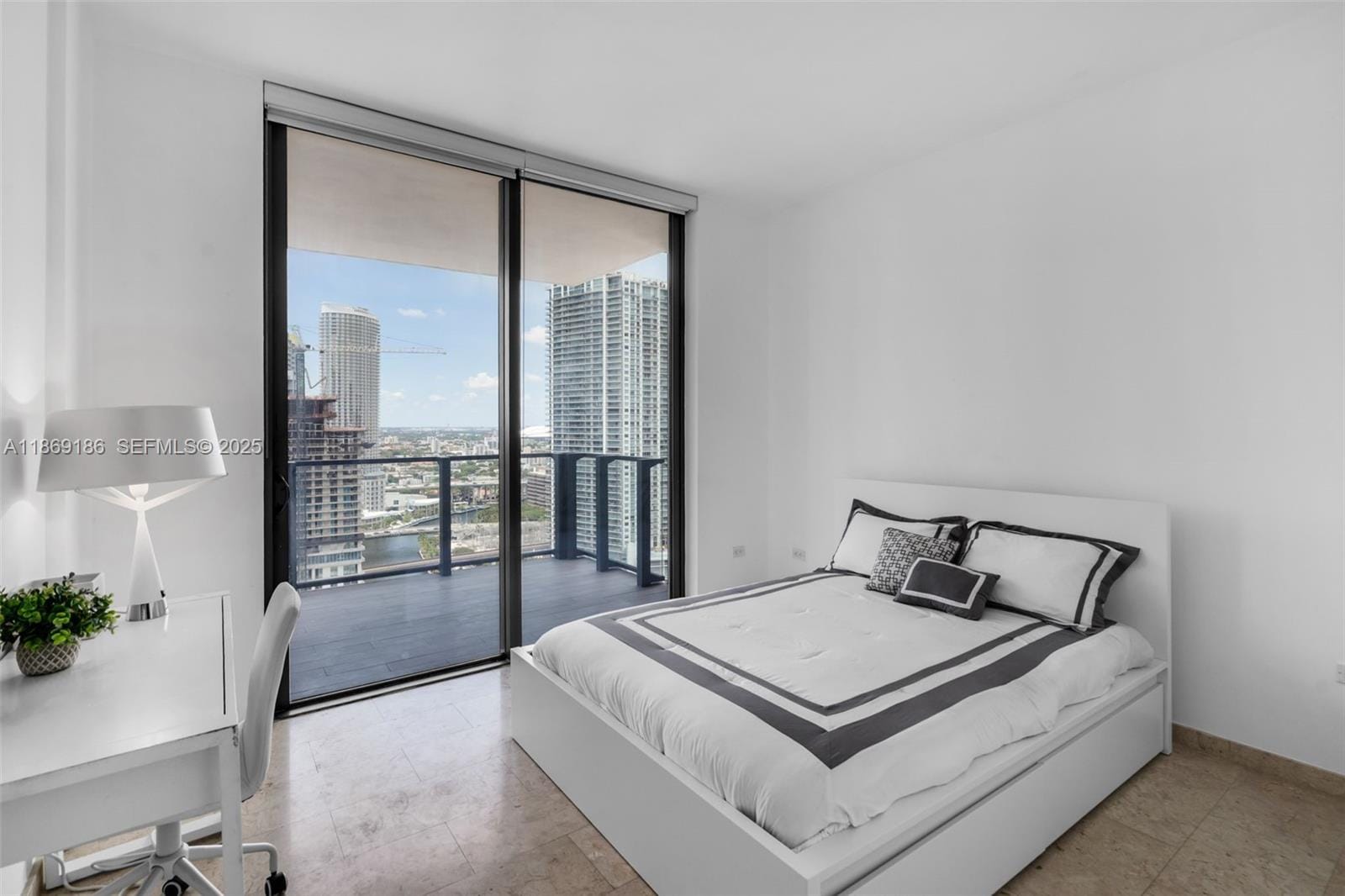 68 SE 6th Street 2410, Miami, FL 33131 photo 17