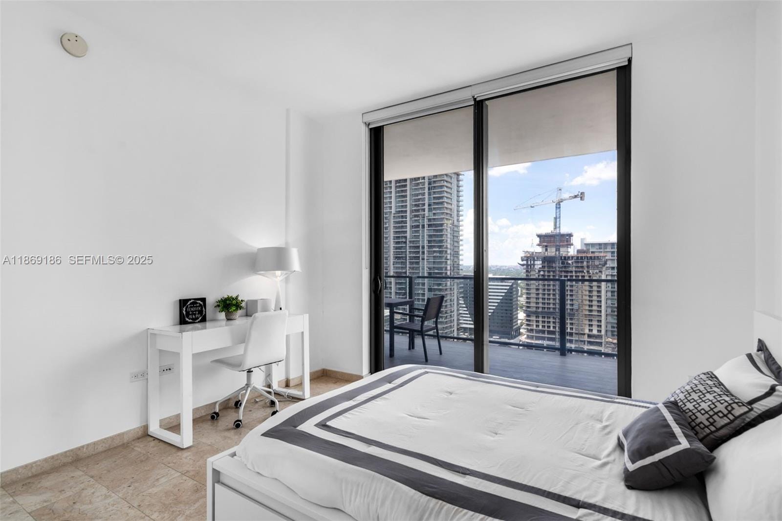 68 SE 6th Street 2410, Miami, FL 33131 photo 18