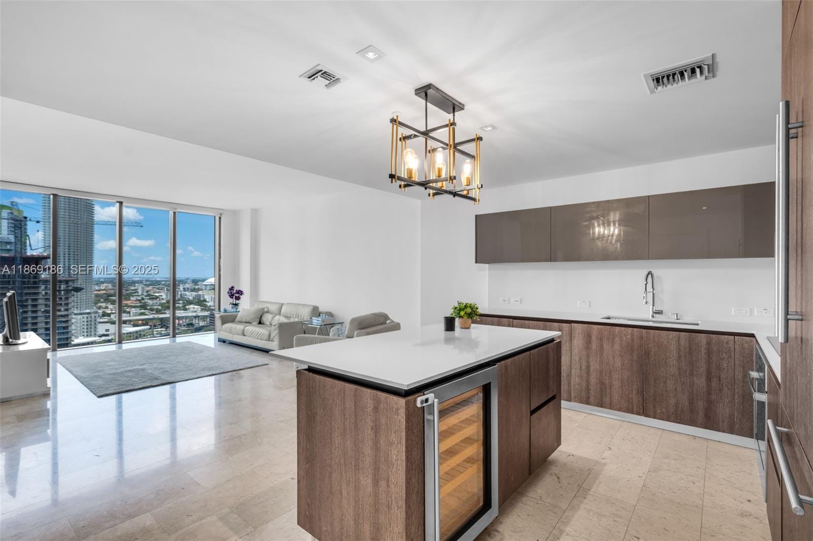 68 SE 6th Street 2410, Miami, FL 33131 photo 3