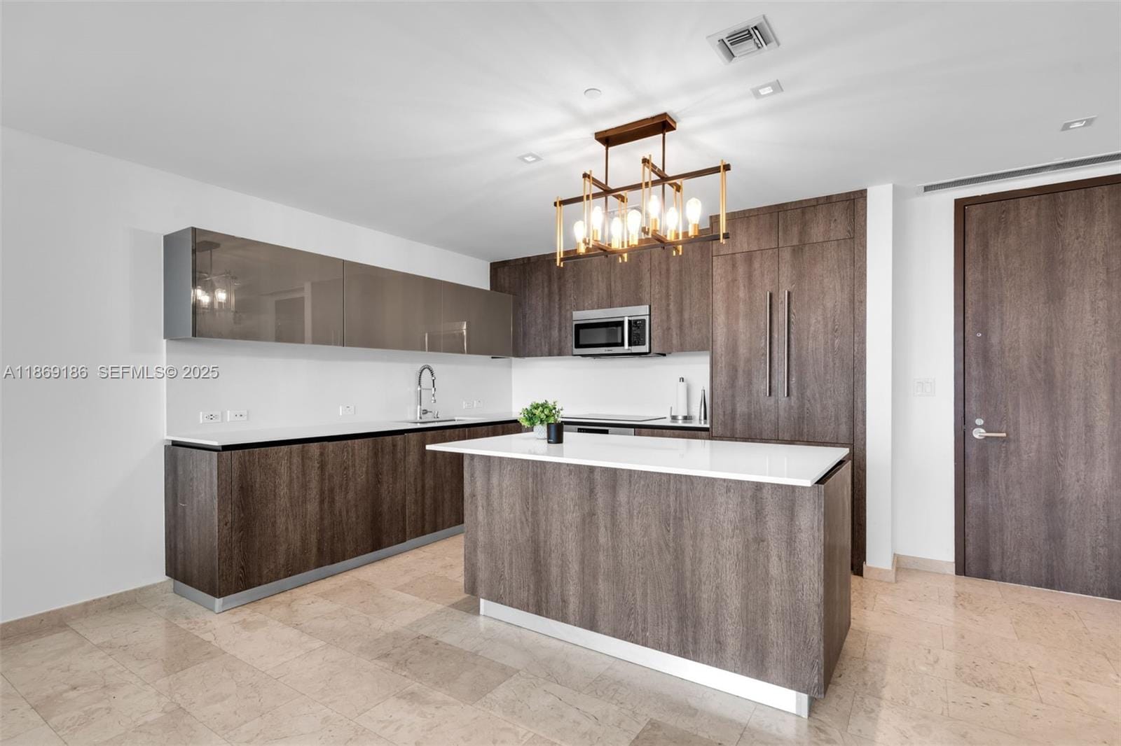 68 SE 6th Street 2410, Miami, FL 33131 photo 4
