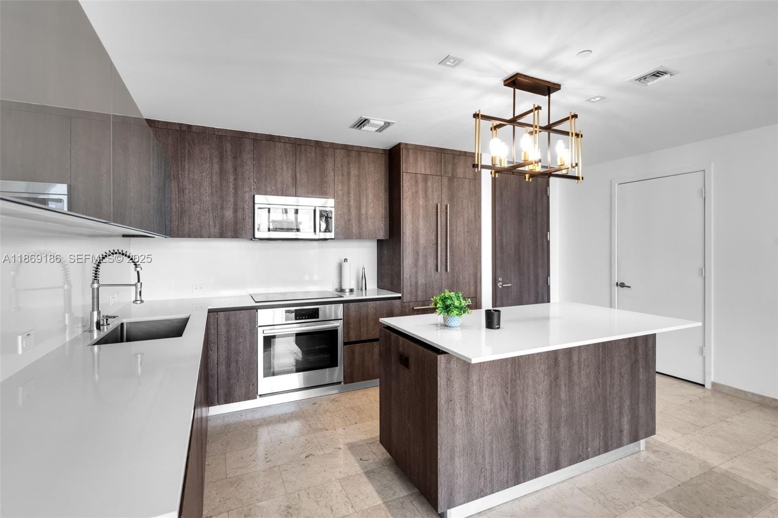 68 SE 6th Street 2410, Miami, FL 33131 photo 5