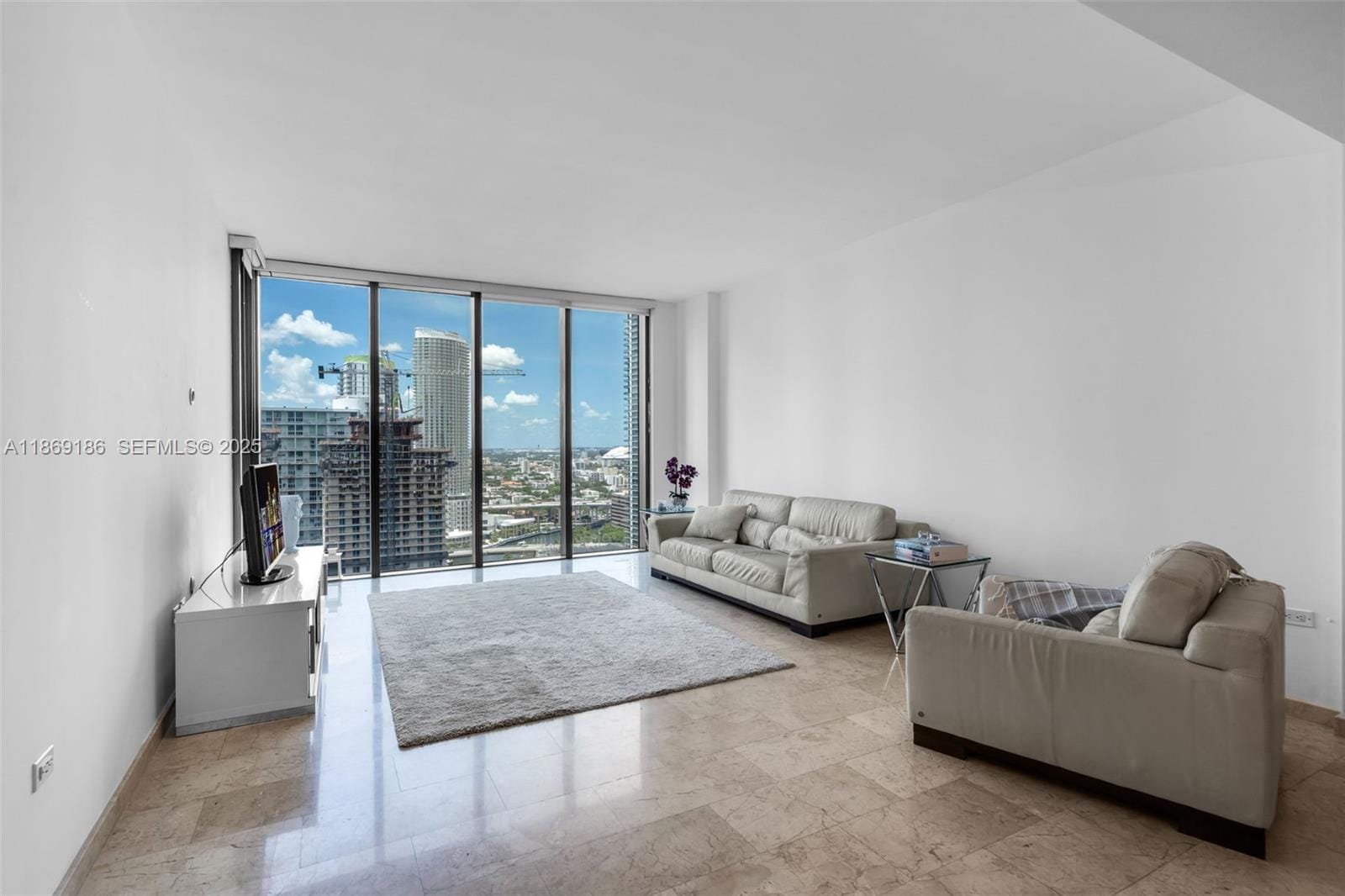 68 SE 6th Street 2410, Miami, FL 33131 photo 8
