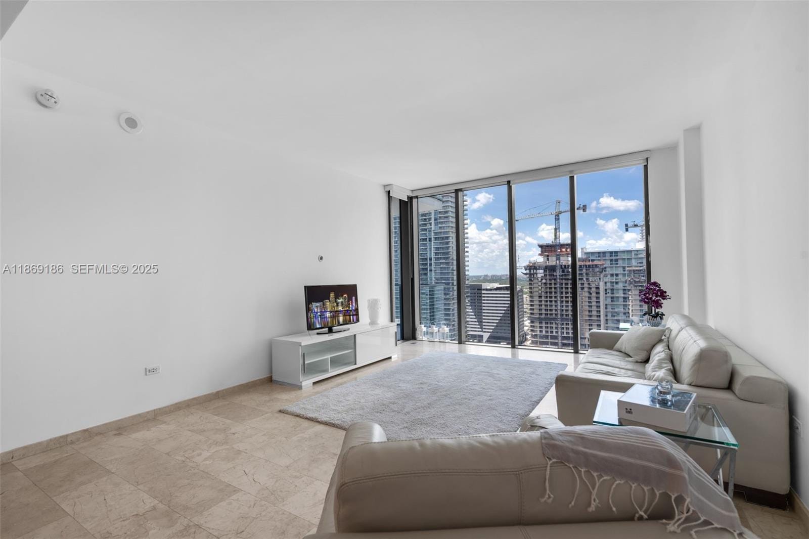 68 SE 6th Street 2410, Miami, FL 33131 photo 9