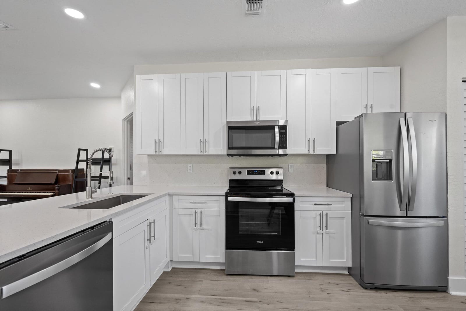 909 SE Hibiscus Avenue, Stuart, FL 34996 photo 7