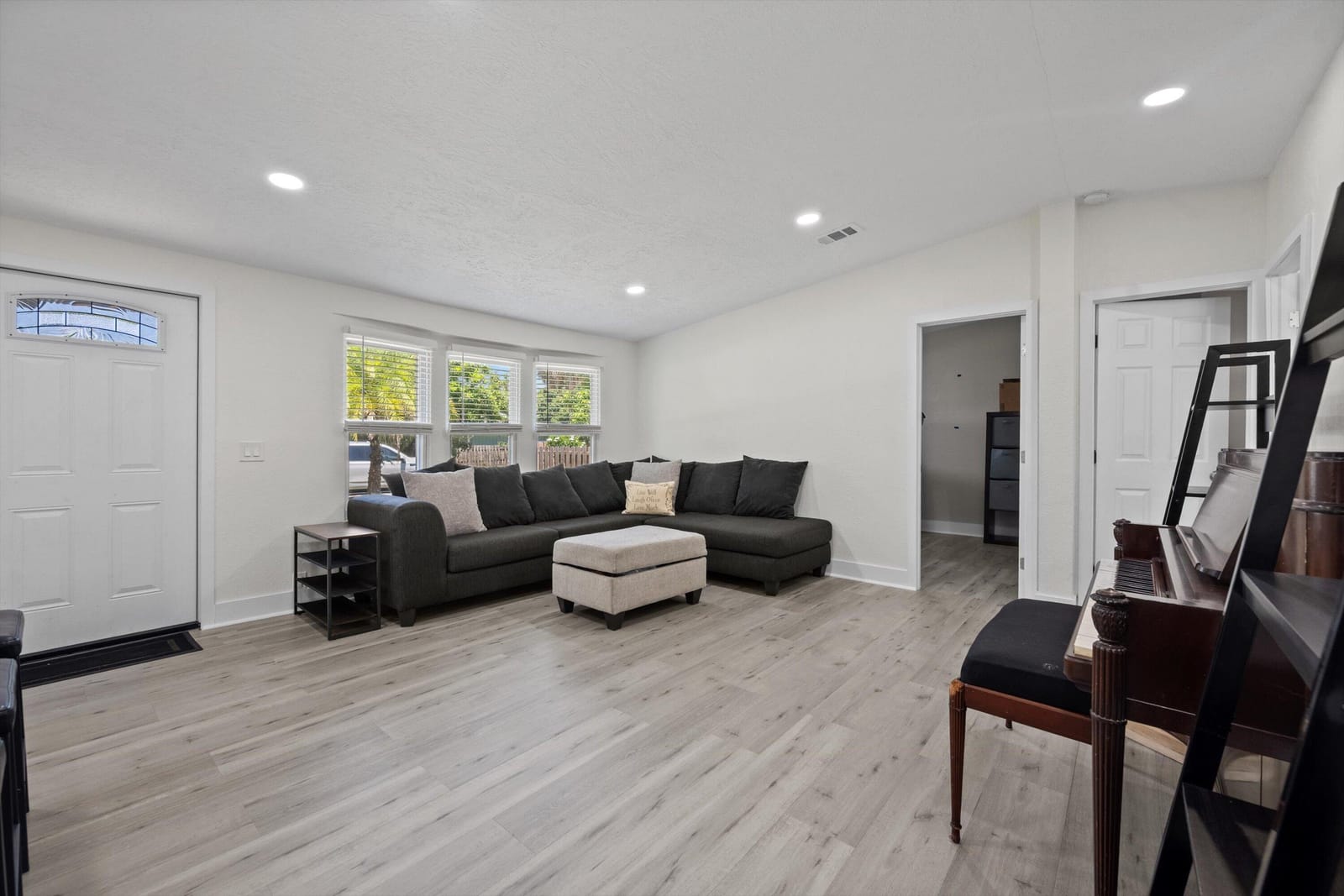 909 SE Hibiscus Avenue, Stuart, FL 34996 photo 8