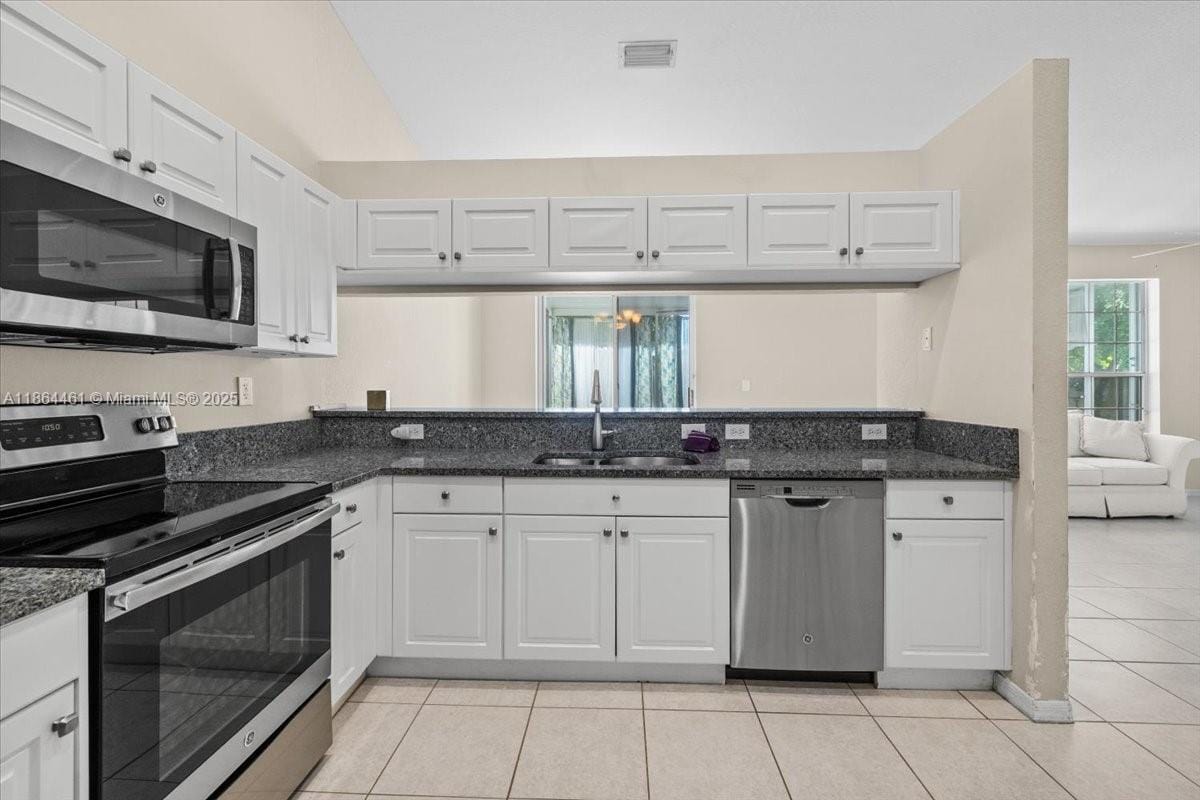 2420 E Aragon Boulevard 3, Sunrise, FL 33313 photo 3