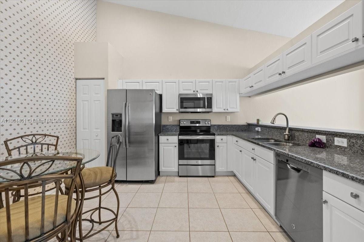 2420 E Aragon Boulevard 3, Sunrise, FL 33313 photo 4