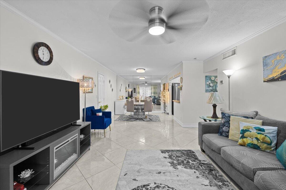 9845 Pineapple Tree Drive 108, Boynton Beach, FL 33436