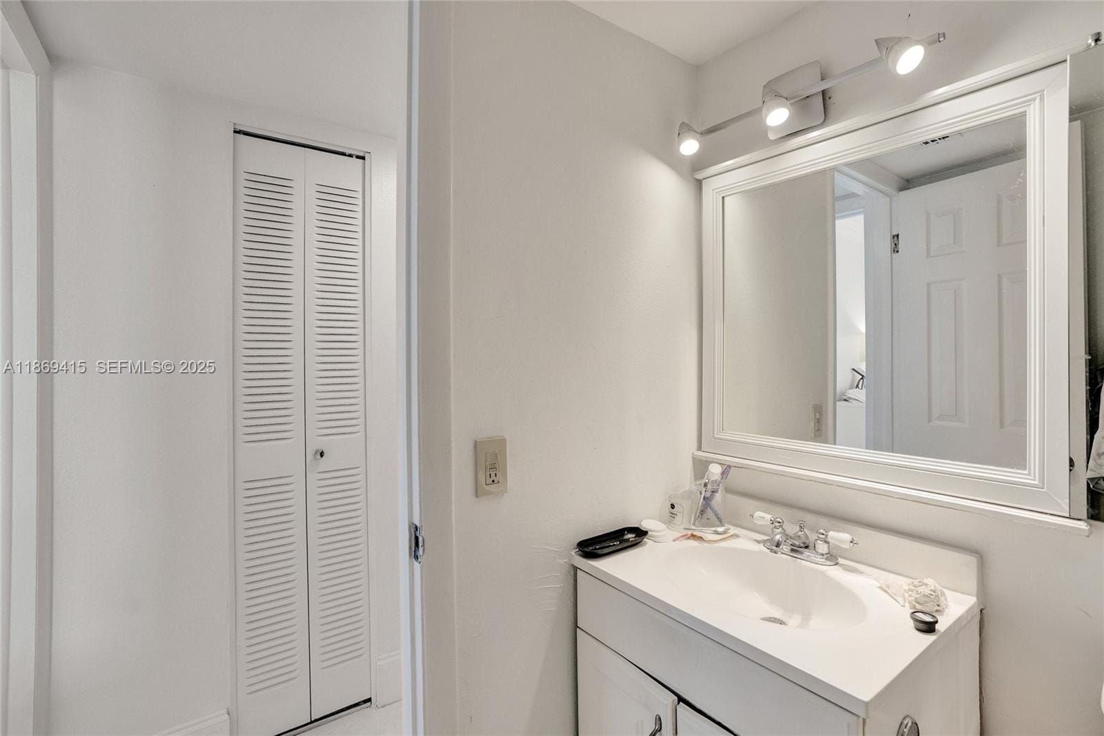 1801 S Treasure Drive 329 — photo 12