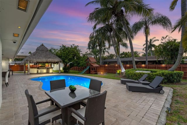 17222 SW 88th Avenue, sold in Glenwood Estates, Palmetto Bay, FL